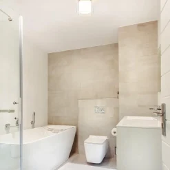 Badkamer plafondlamp helder met opaal glas IP44></noscript>Straluma