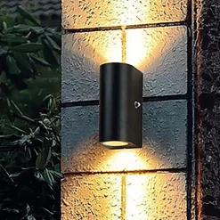 Buitenlamp Logan zwart+schemersensor IP44></noscript>Straluma Hot