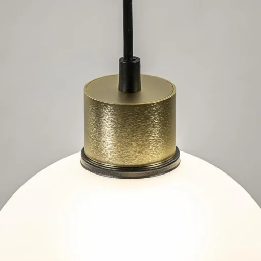 Chique 3-lichts hanglamp rond zwart-goud + opaal glas>Straluma Hot