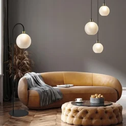 Chique 3-lichts hanglamp rond zwart-goud + opaal glas></noscript>Straluma Hot