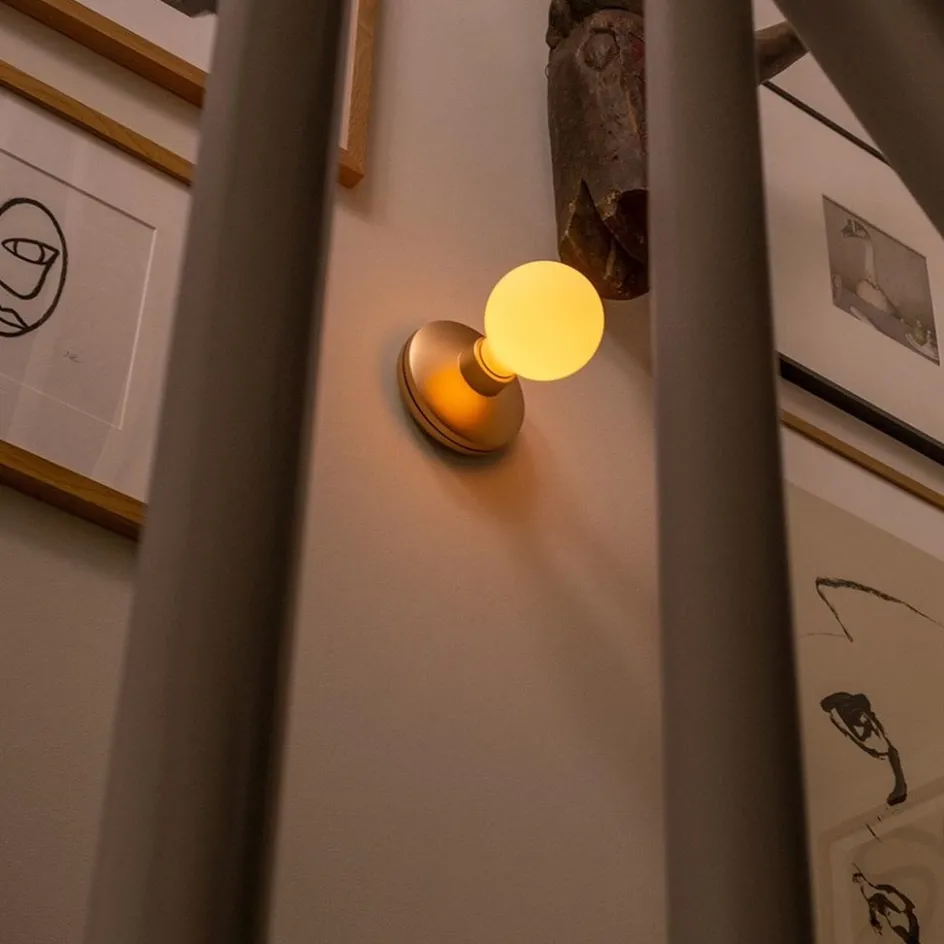 Dimbare wandlamp op batterij goud met frosted>Straluma Clearance