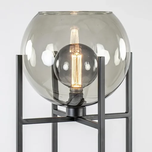 Frame vloerlamp mat zwart met smoke glazen bol>Straluma