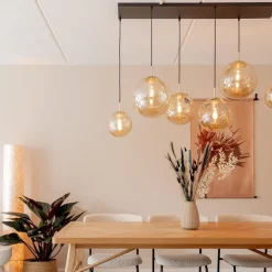 Grote 6-lichts eettafelhanglamp messing met amber glazen bollen><noscript><img width=