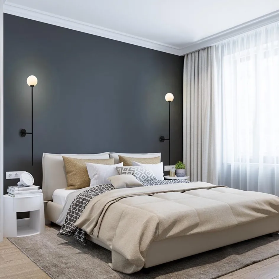 Grote wandlamp mat zwart met witte glazen bol>Straluma Online