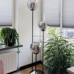 Hotel chique 3-lichts vloerlamp zwart met smoke/titanium glas><noscript><img width=