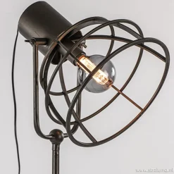 Industriële driepoot vloerlamp Givan></noscript>Straluma Online