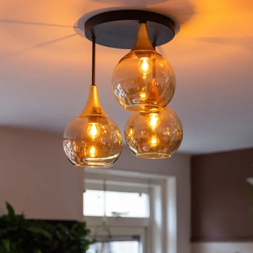 Klassieke plafondlamp zwart/goud met amber glas>Straluma Best