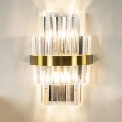 Klassieke wandlamp brushed brass met helder kristal></noscript>Straluma
