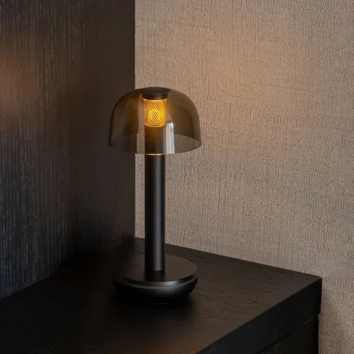 Kleine LED tafellamp oplaadbaar mat zwart met smoke glas>Straluma Online