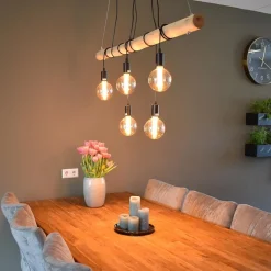 5-Lichts hanglamp houten balk met zwarte pendels></noscript>Straluma Outlet
