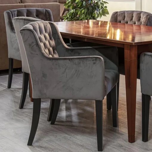 Luxe armstoel velvet mid grey met zwarte eiken poot>Straluma Outlet