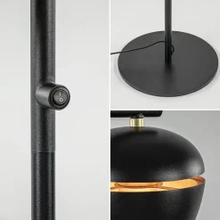 Mat zwarte 2-lichts vloerlamp met gouden accenten></noscript>Straluma Clearance