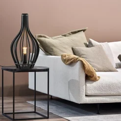 Mat zwarte tafellamp houten kegel></noscript>Straluma New