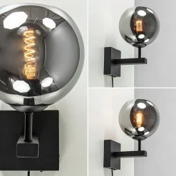 Mat zwarte wandlamp met smoke glazen bol 20 cm></noscript>Straluma