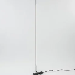 Moderne design vloerlamp zwart inclusief dimbaar LED>Straluma Online