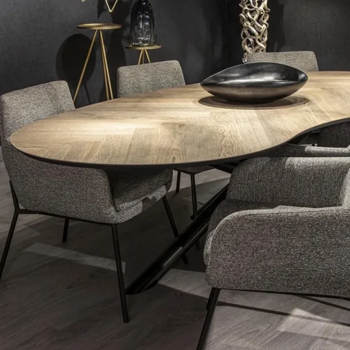 Organische eettafel eiken met zwarte poot en visgraat>Straluma Discount