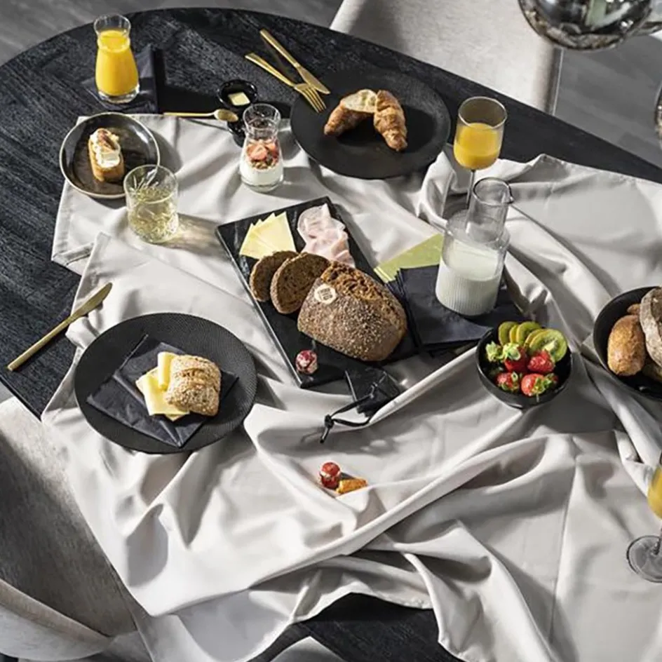 Ovale eettafel Aron 300x110 cm zwart mangohout>Straluma Online