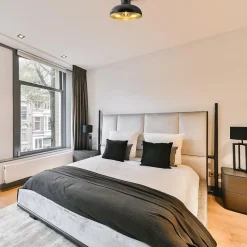 Plafondlamp zwart met gouden binnenkant></noscript>Straluma Discount