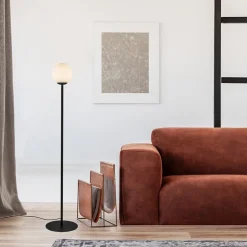 Retro vloerlamp mat zwart met witte glazen bol></noscript>Straluma New