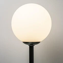 Retro wandlamp zwart met witte glazen bol></noscript>Straluma Online