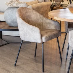 Stoffen armstoel sand met smalle metalen poot></noscript>Straluma Discount