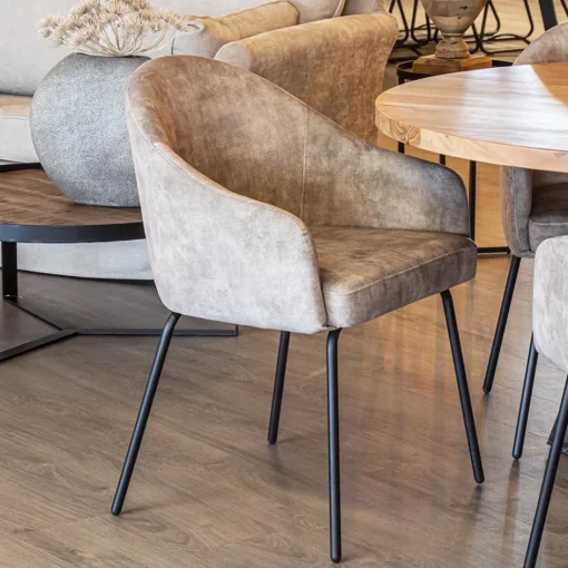Stoffen armstoel sand met smalle metalen poot>Straluma Discount