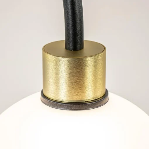 Strak klassieke tafellamp zwart met opaal glas>Straluma Online