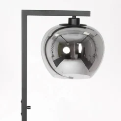 Strakke vloerlamp zwart met smoke glazen kap></noscript>Straluma Online