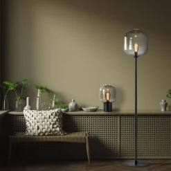 Vloerlamp Lett zwart/smoke glas></noscript>Straluma Online