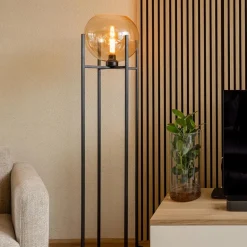 Vloerlamp zwart + amber glazen bol></noscript>Straluma Outlet