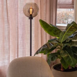 Vloerlamp zwart met smoke glazen kap></noscript>Straluma Sale