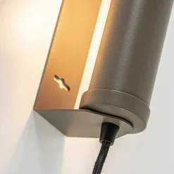 Wandlamp mat bruin met draaibare kap></noscript>Straluma Hot