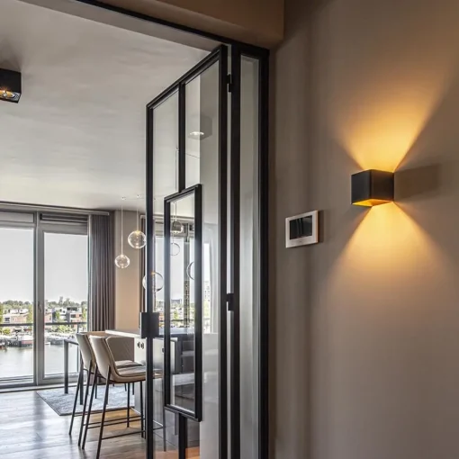 Wandlamp Stretto kubus zwart/goud>Straluma