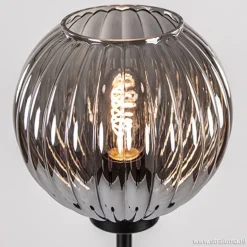 Zwarte vloerlamp met smoke glazen kap></noscript>Straluma Clearance