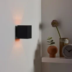 Zwarte-gouden wandlamp Xera vierkant></noscript>Straluma Discount